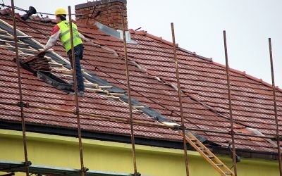 Keine Panik nach dem Sturm: 6 Tipps, damit der Dachschaden nicht zur Katastrophe wird