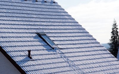 Vor allem in der kalten Jahreszeit wichtig: Das Dach sturm- und winterfest machen