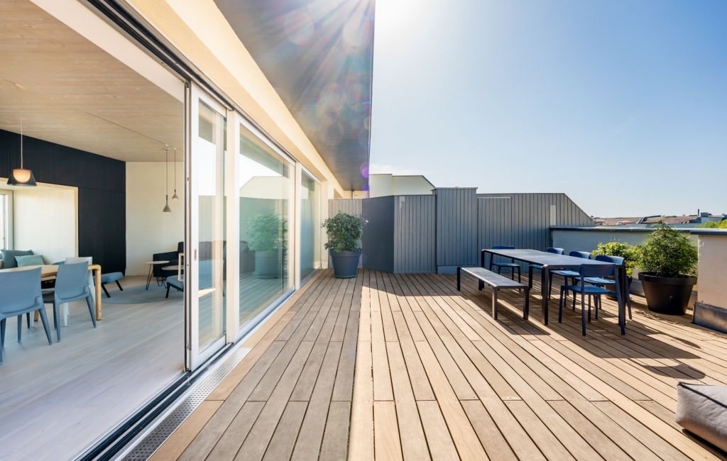 Ein Sommertraum wird wahr: Der Bau einer stilvollen Dachterrasse – Teil 2/2